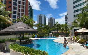 Flat com VISTA de CINEMA para Praia da BARRA da Tijuca - 5 min da PRAIA - Ar Condicionado, Portaria 24h, Wi-Fi 500 Mbps, Piscina, Academia, Sauna, Quadra de Tênis